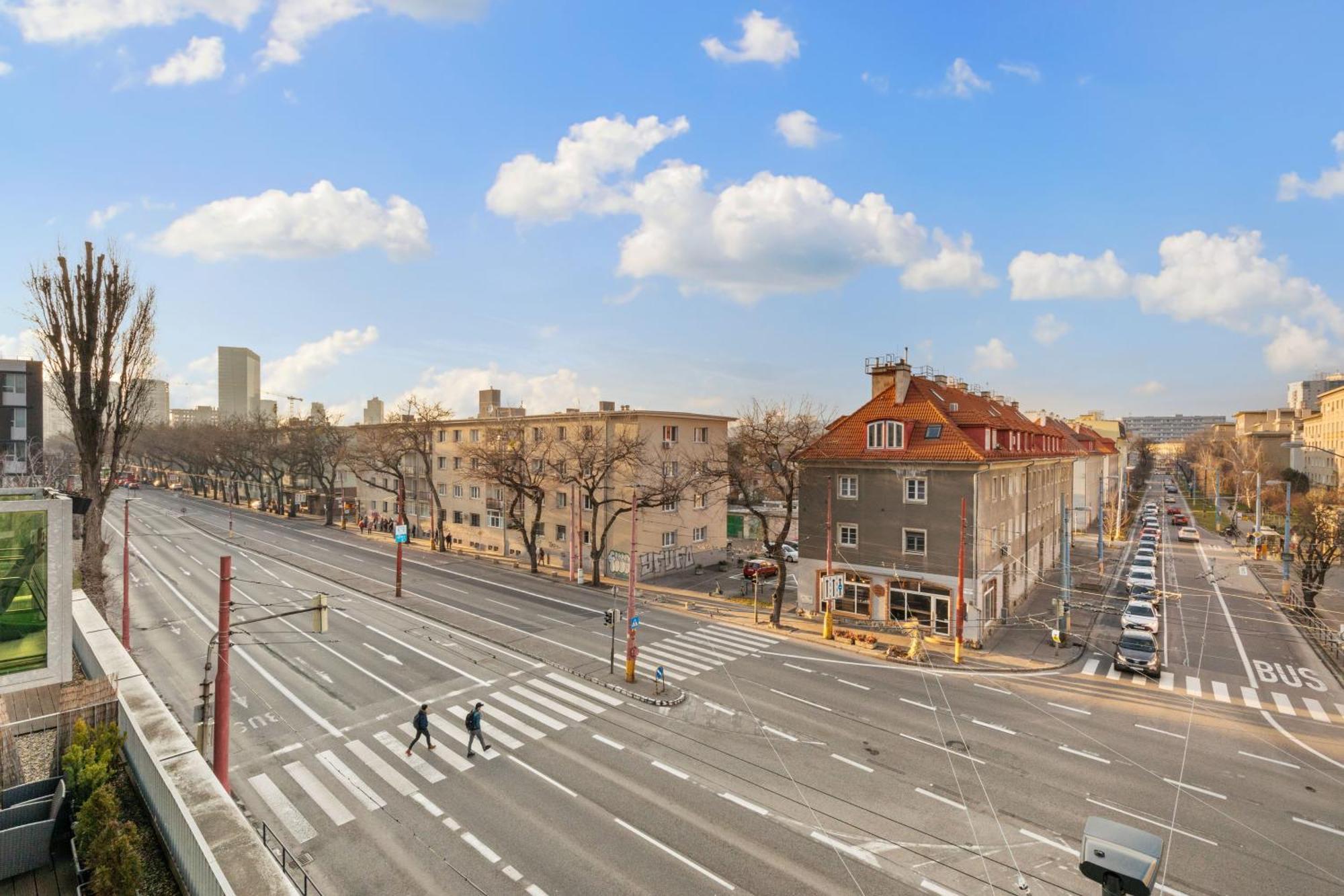 Апартаменты Lam Safari - Balcony - Ac - Free Parking Братислава Экстерьер фото