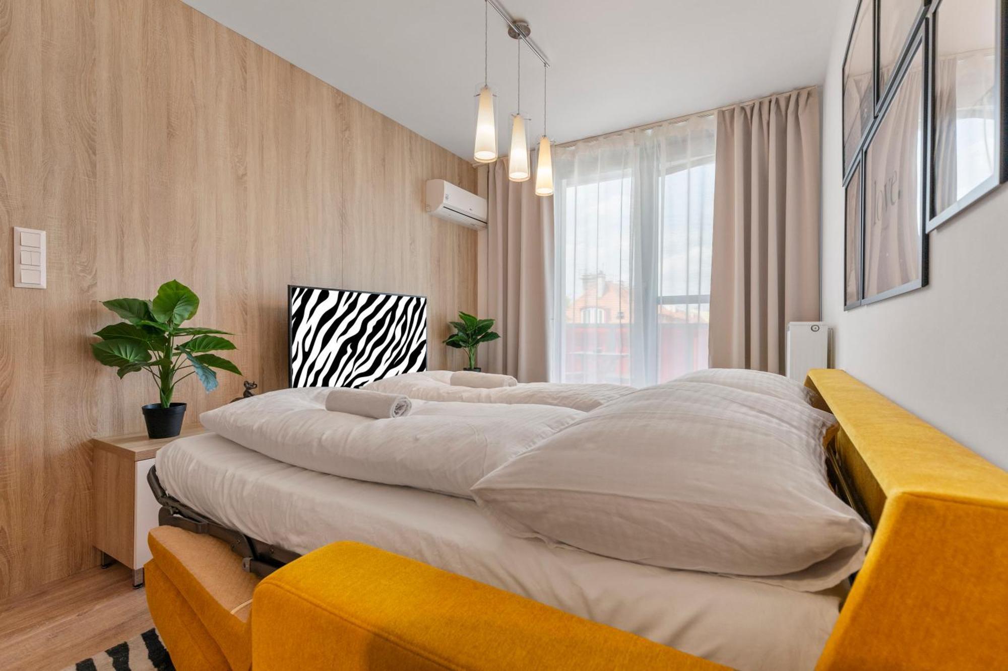 Апартаменты Lam Safari - Balcony - Ac - Free Parking Братислава Экстерьер фото